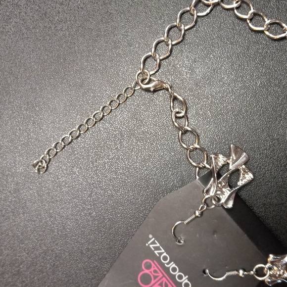 Paparazzi Neclace and Earrings - Picture 4 of 8